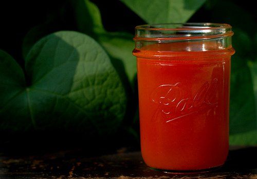 remedio jugo de tomate para el cabello
